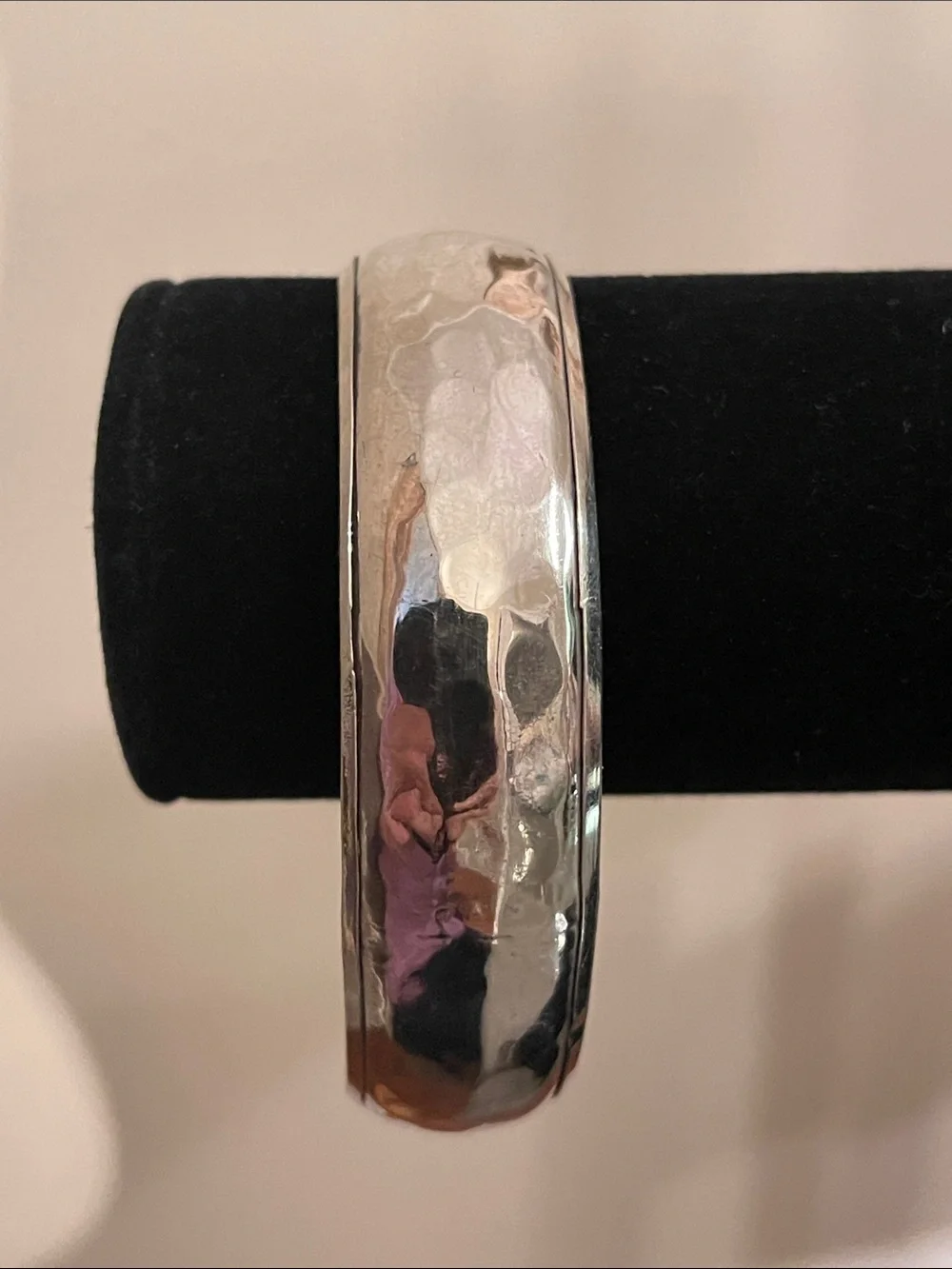 Vintage Polished Hammered Silver-tone Bangle Bracelet